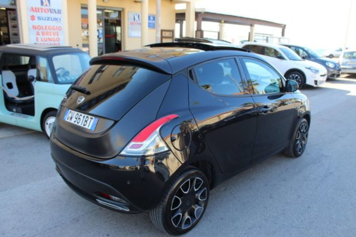 Lancia Ypsilon 1.3 MJT 16V 95 CV 5 porte S&S S Momodesign (5)