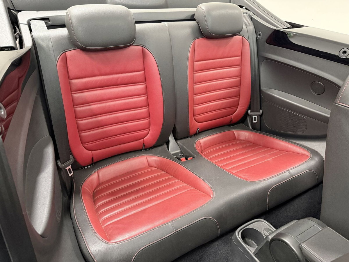 Volkswagen Maggiolino Cabrio 1.6 TDI Design (11)