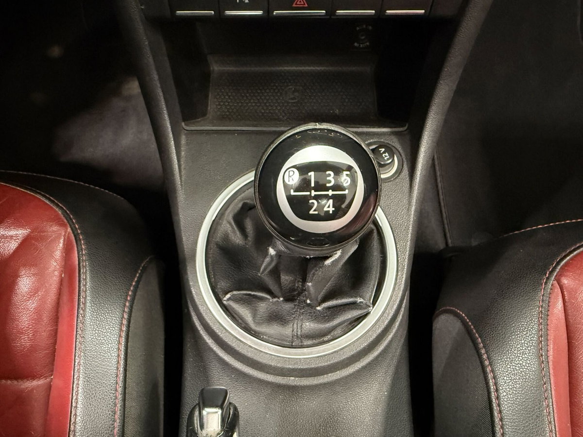 Volkswagen Maggiolino Cabrio 1.6 TDI Design (12)