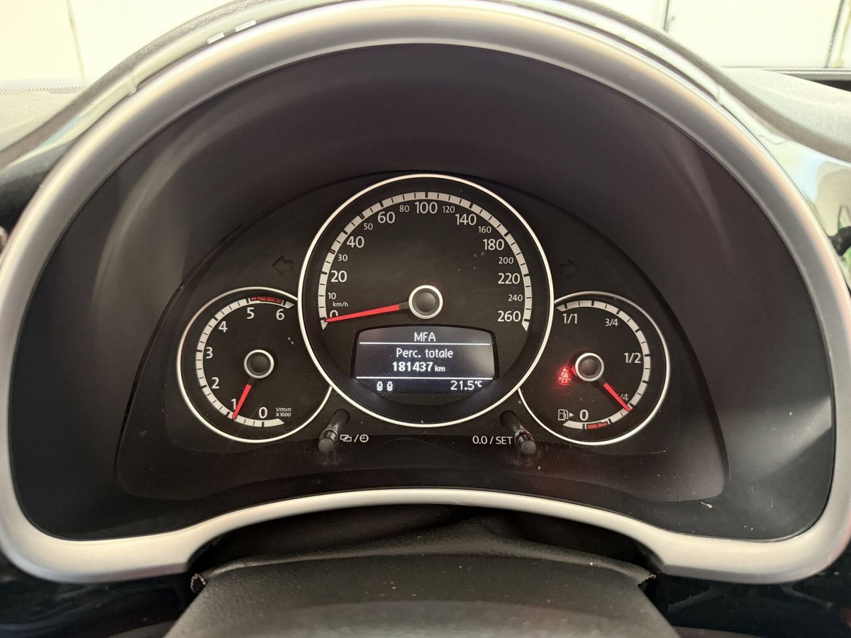 Volkswagen Maggiolino Cabrio 1.6 TDI Design (5)