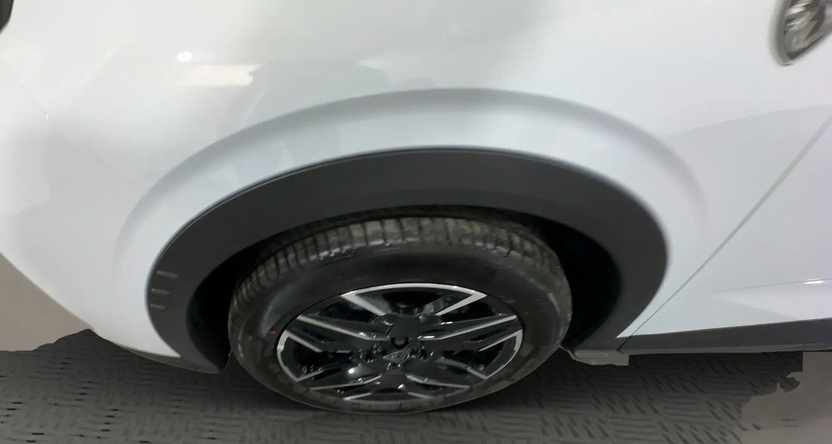 Peugeot 3008 1.2 hybrid GT Exclusive 145cv e-dcs6 (3)