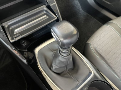 Peugeot 2008 1.2 turbo Allure 100cv (15)