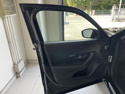 Peugeot 2008 1.2 turbo Allure 100cv (9)