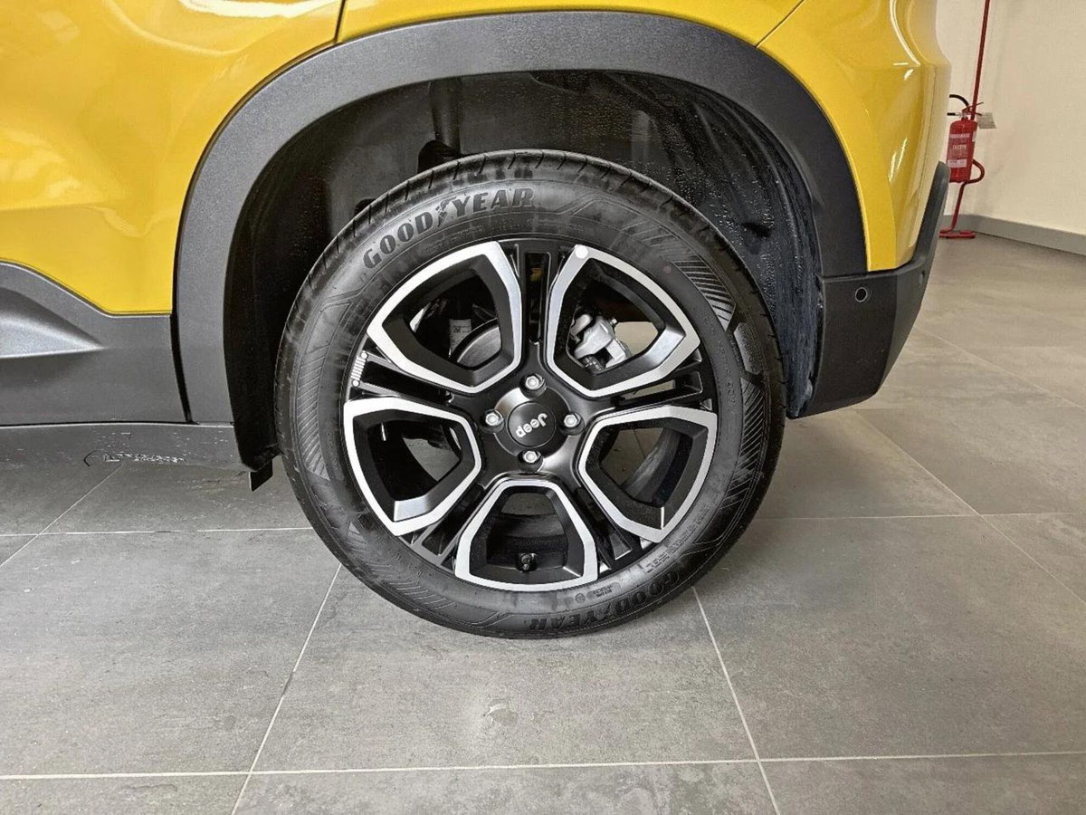 Jeep Avenger 1.2 turbo e-hybrid mhev Summit fwd 110cv edct6 (14)