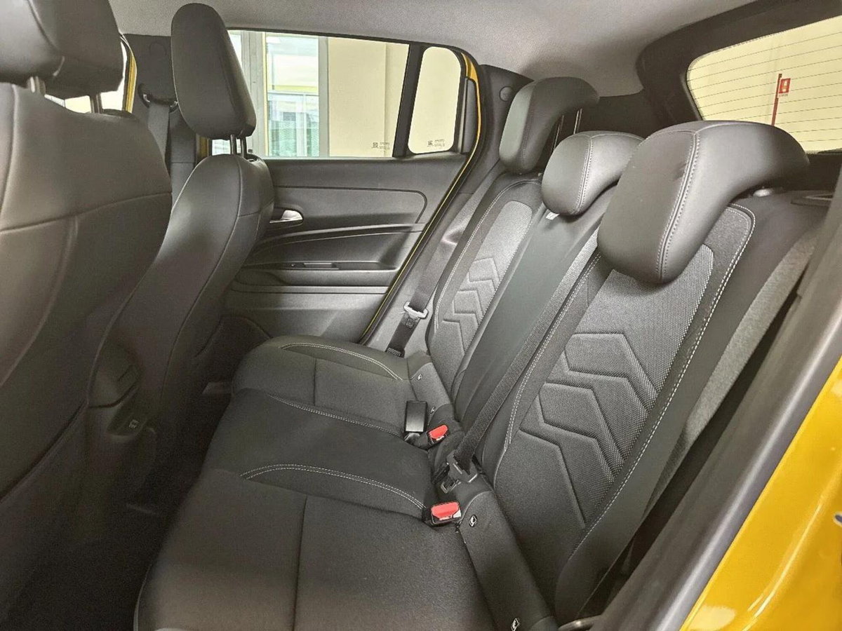 Jeep Avenger 1.2 turbo e-hybrid mhev Summit fwd 110cv edct6 (15)