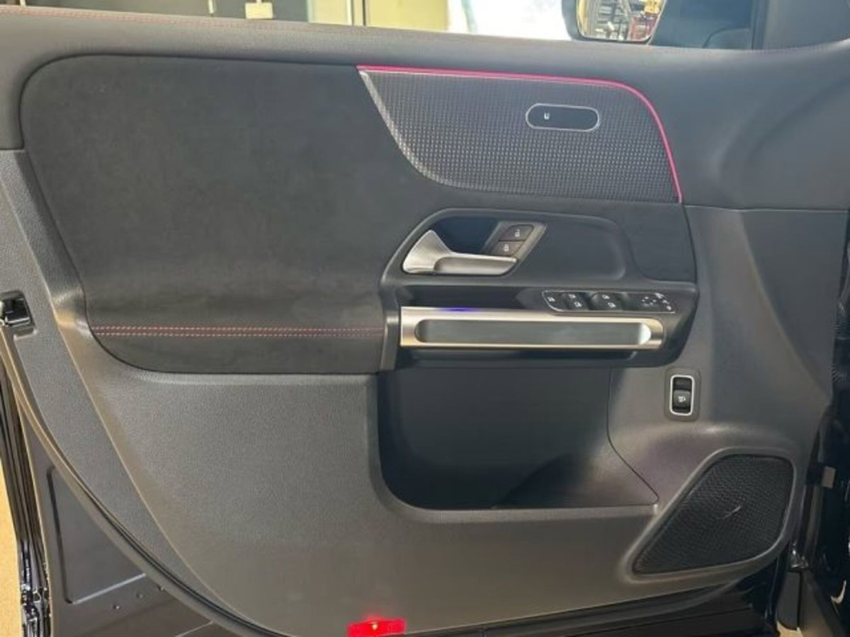 Mercedes-Benz EQB 300 4Matic Premium (13)