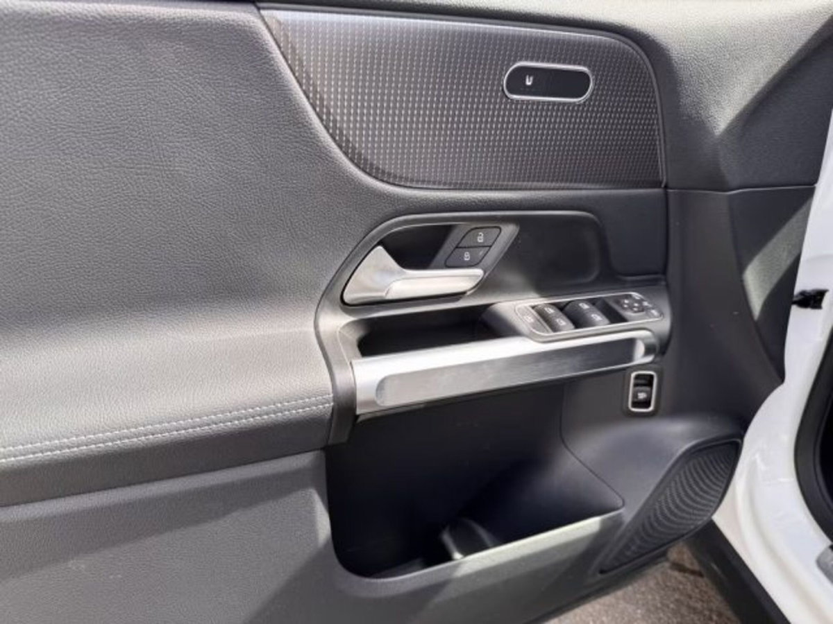 Mercedes-Benz EQB 250 Premium Plus (6)