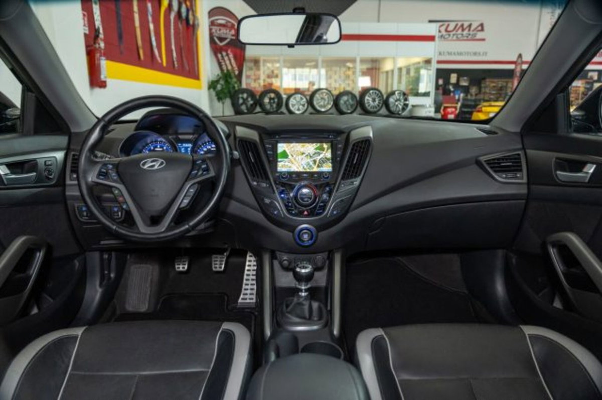 Hyundai Veloster 1.6 T GDI (2)