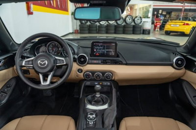 Mazda MX-5 1.5 Kazari (2)