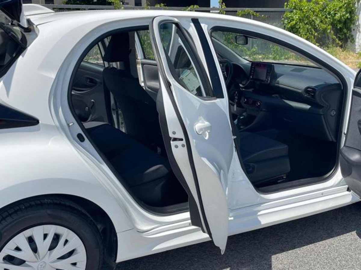 Toyota Yaris 1.5 Hybrid 5 porte Energy (12)