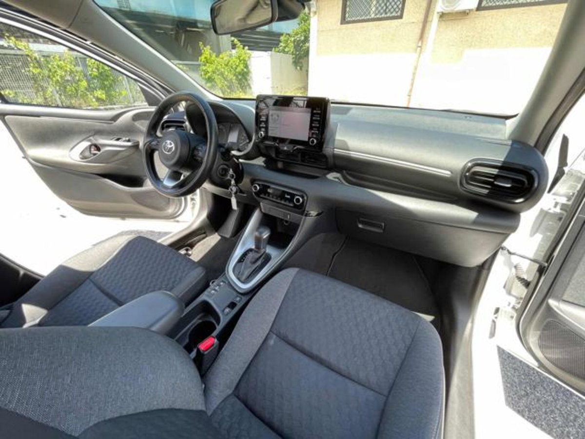 Toyota Yaris 1.5 Hybrid 5 porte Energy (15)