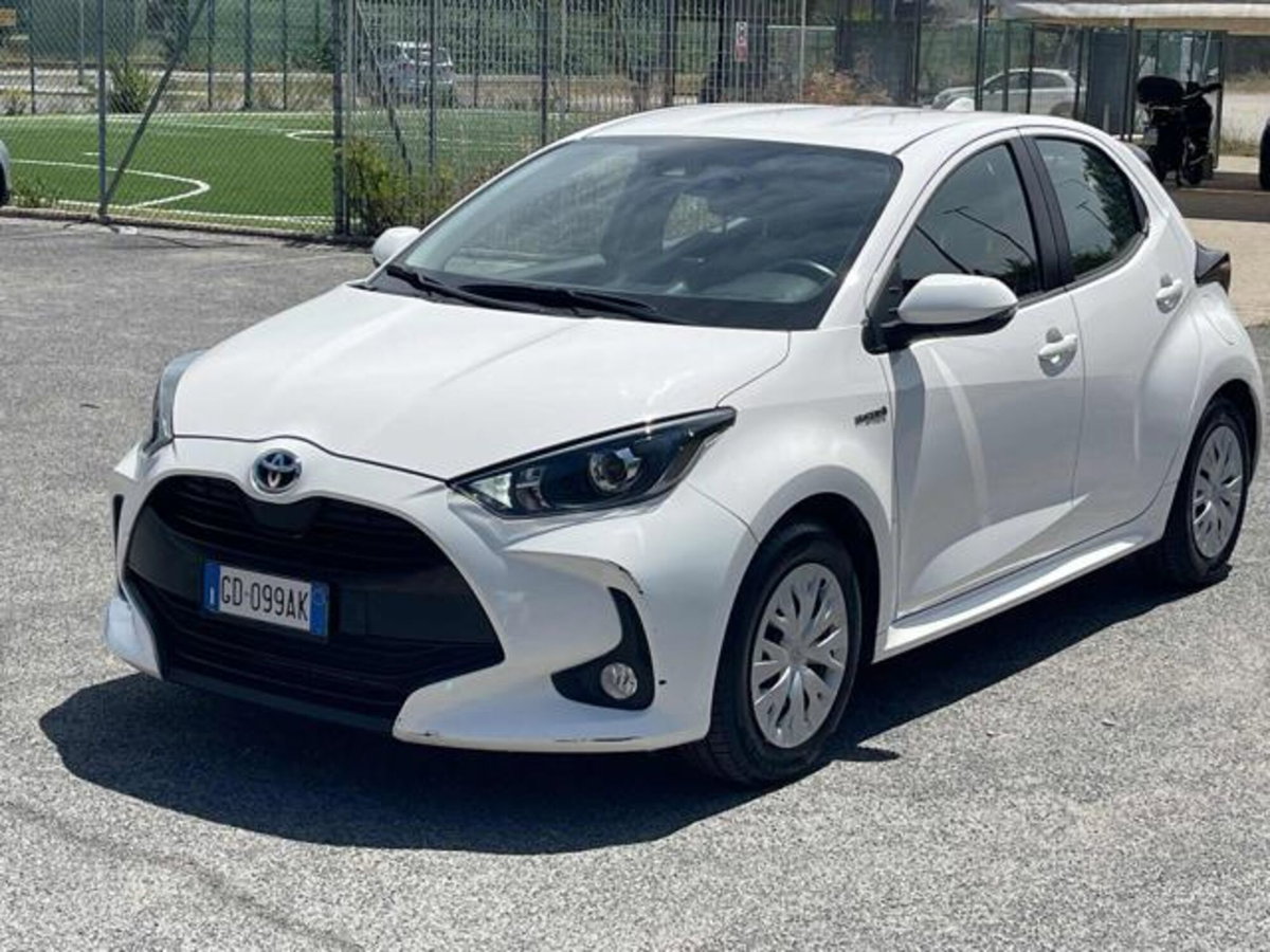 Toyota Yaris 1.5 Hybrid 5 porte Energy (2)