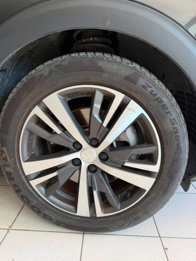 Peugeot 3008 Hybrid 225 e-EAT8 Allure Pack (5)