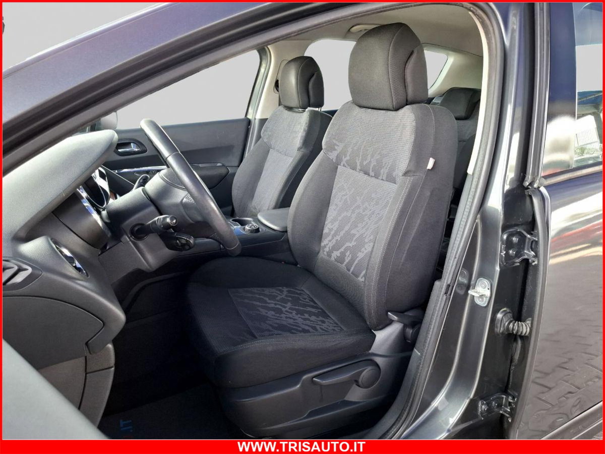Peugeot 3008 1.6 HDi 110CV Business (9)