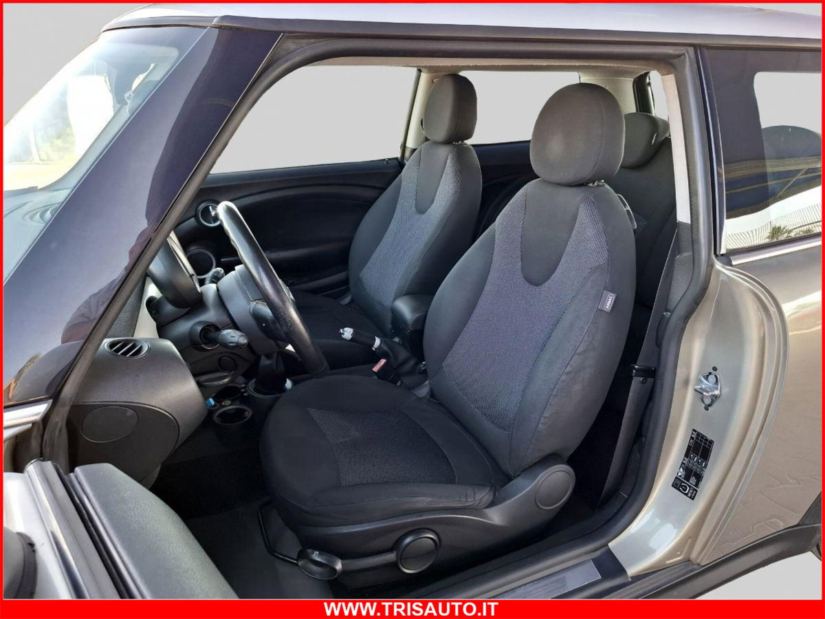 MINI Mini 1.6 16V Cooper (8)