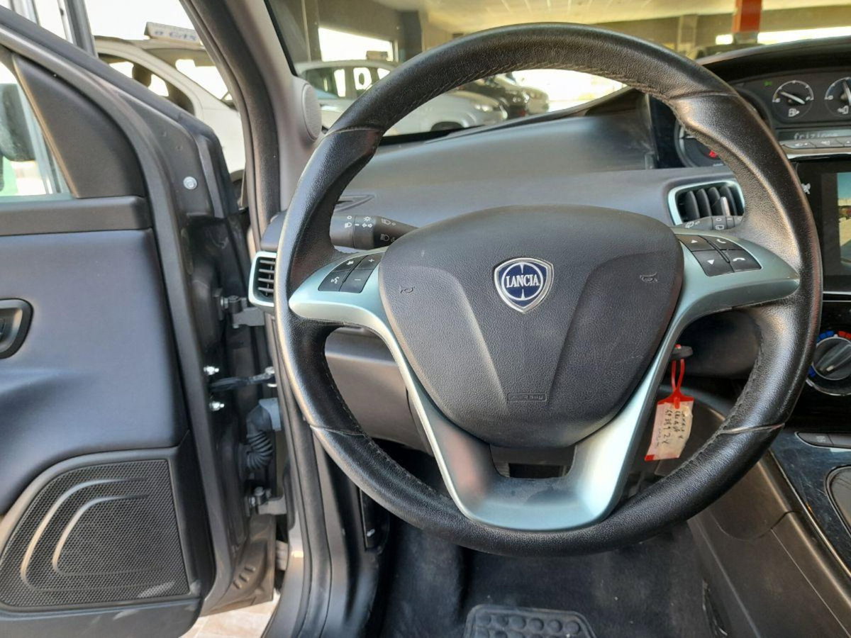 Lancia Ypsilon 1.0 FireFly 5 porte S&S Hybrid Gold Plus (10)