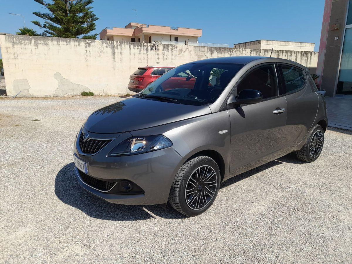 Lancia Ypsilon 1.0 FireFly 5 porte S&S Hybrid Gold Plus (2)
