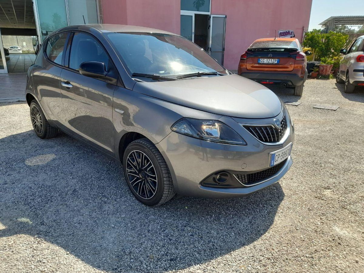 Lancia Ypsilon 1.0 FireFly 5 porte S&S Hybrid Gold Plus (3)
