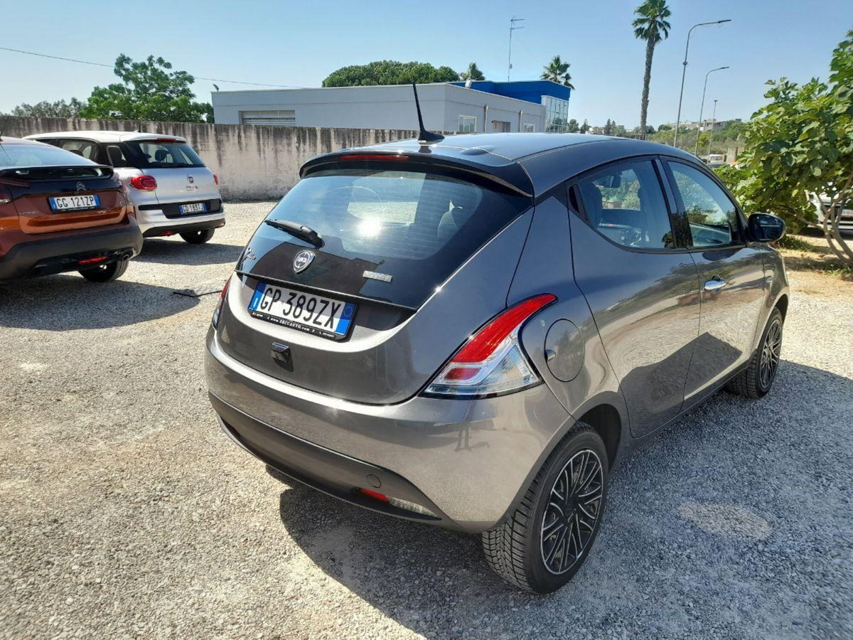 Lancia Ypsilon 1.0 FireFly 5 porte S&S Hybrid Gold Plus (5)