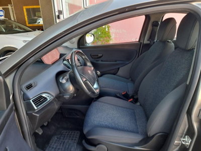 Lancia Ypsilon 1.0 FireFly 5 porte S&S Hybrid Gold Plus (8)