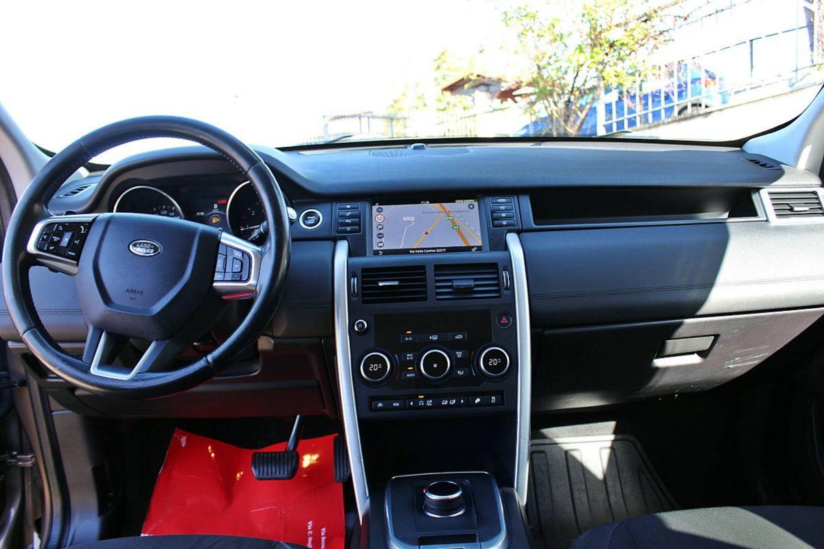 Land Rover Discovery Sport 2.0 TD4 150 CV HSE (18)