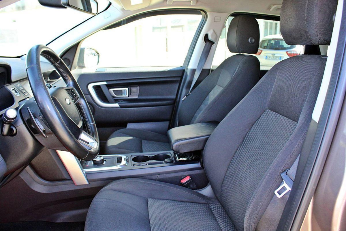Land Rover Discovery Sport 2.0 TD4 150 CV HSE (8)