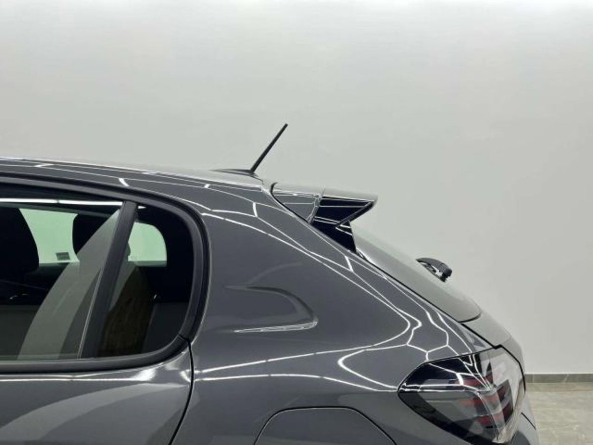Peugeot 208 1.2 turbo Allure 100cv (10)