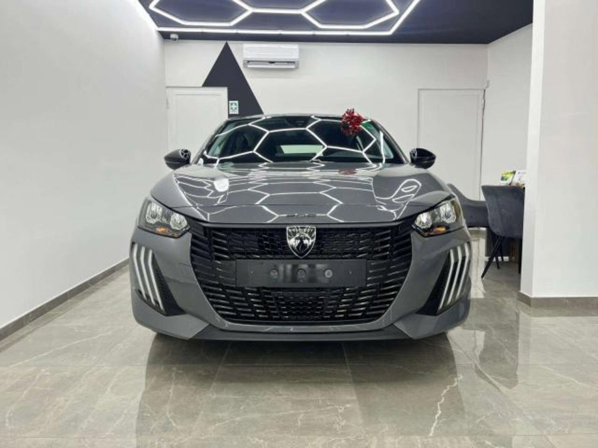 Peugeot 208 1.2 turbo Allure 100cv (2)