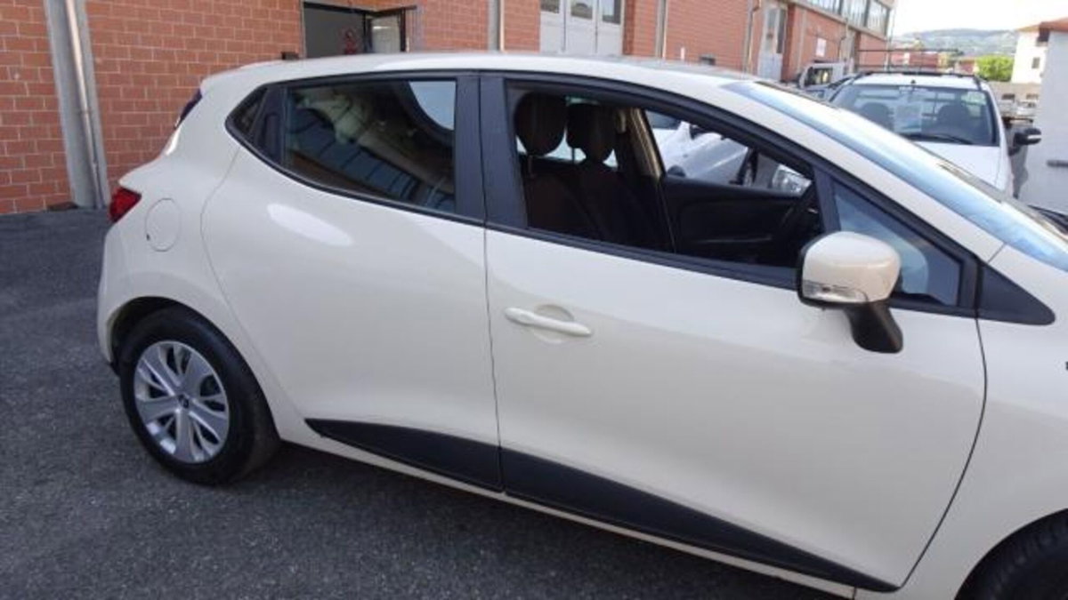 Renault Clio 1.5 dCi 75CV 5 porte Confort (11)
