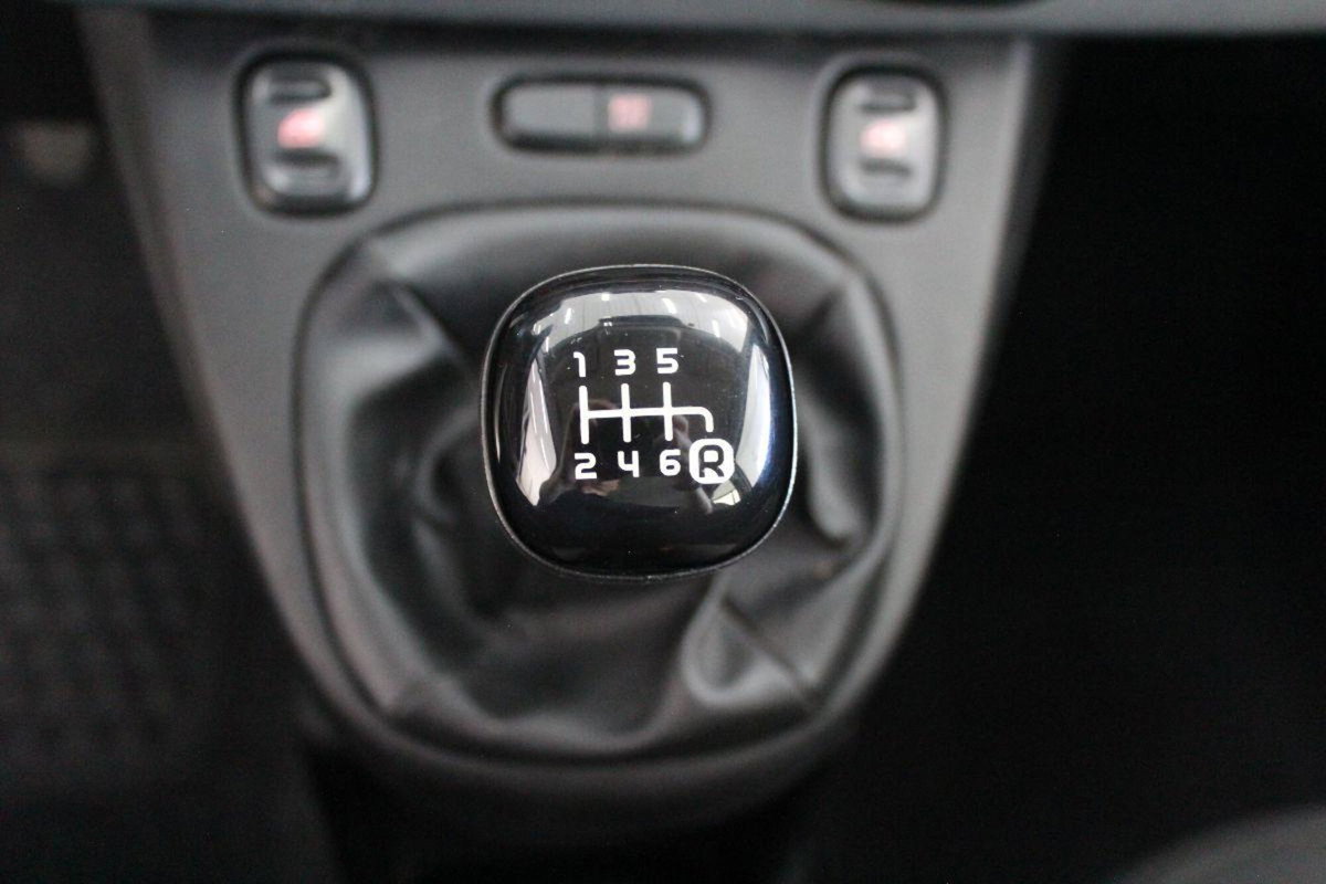 Fiat Panda 1.0 FireFly S&S Hybrid City Cross (16)