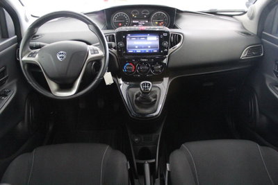 Lancia Ypsilon 1.0 FireFly 5 porte S&S Hybrid Gold Plus (7)