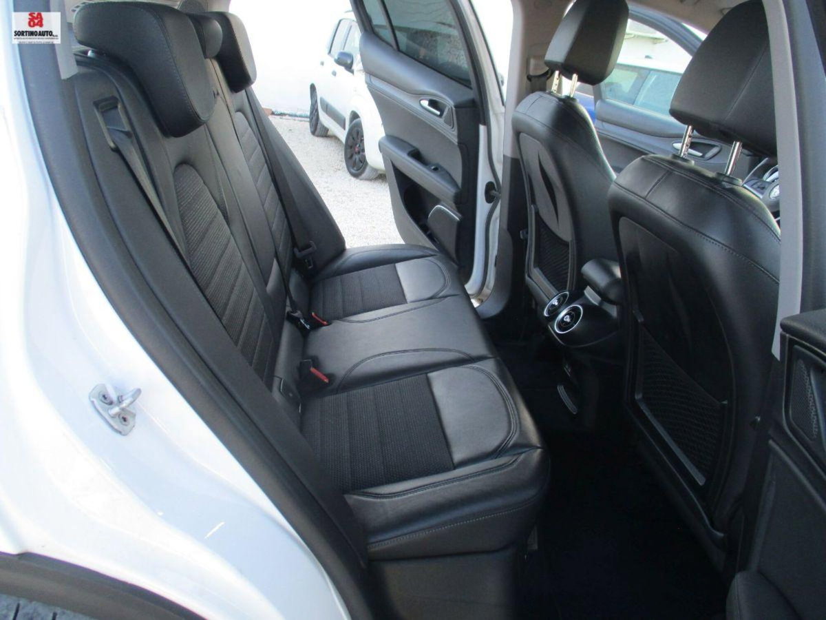Alfa Romeo Stelvio Stelvio 2.2 Turbodiesel 210 CV AT8 Q4 GT Junior (18)
