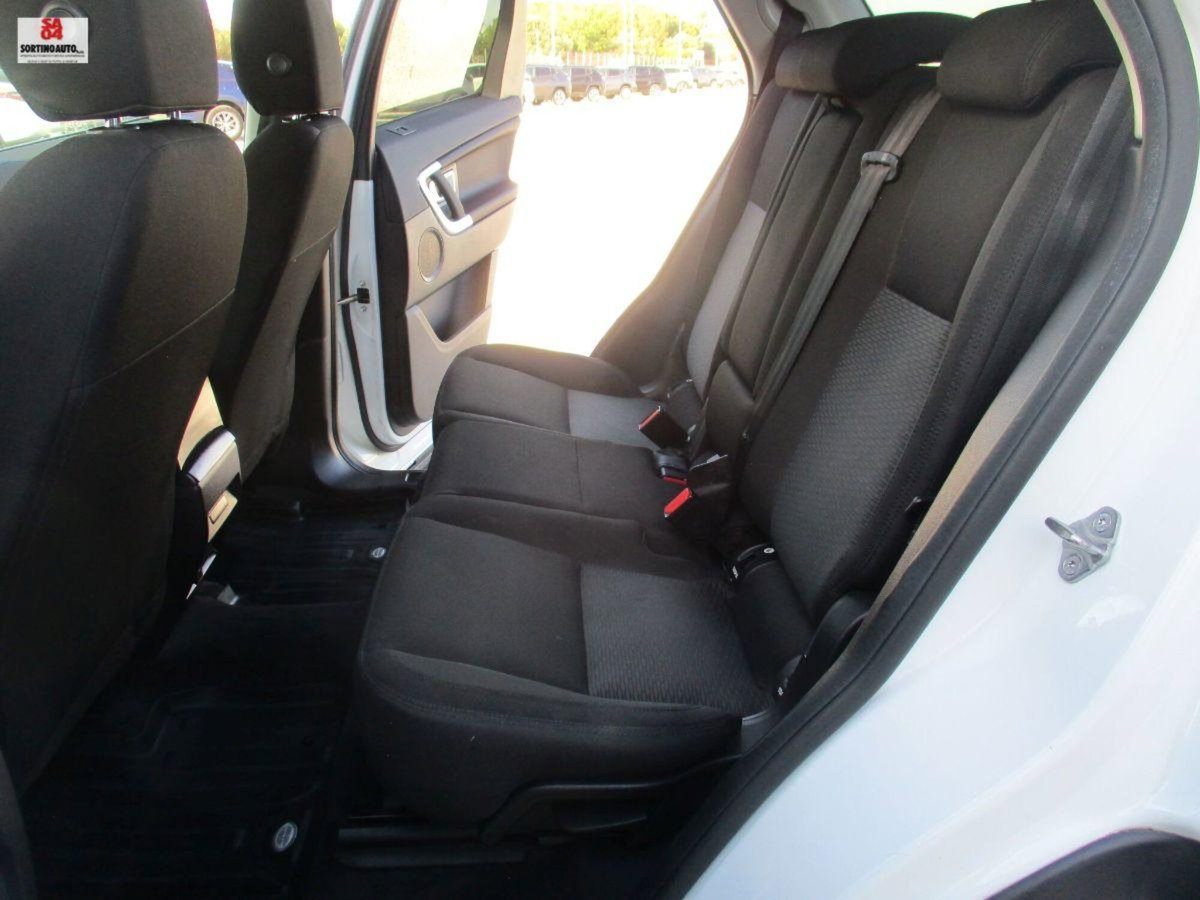 Land Rover Discovery Sport 2.0 TD4 150 CV Pure (15)