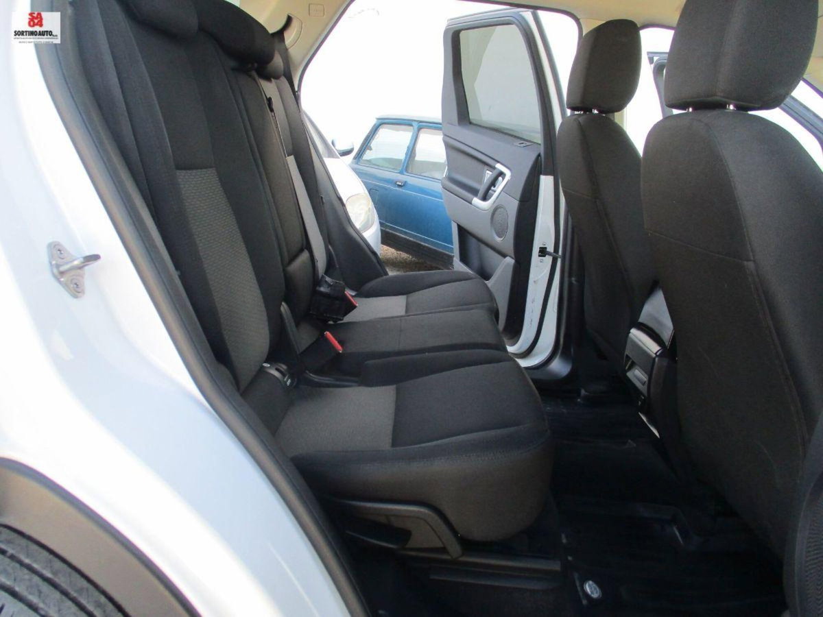 Land Rover Discovery Sport 2.0 TD4 150 CV Pure (17)