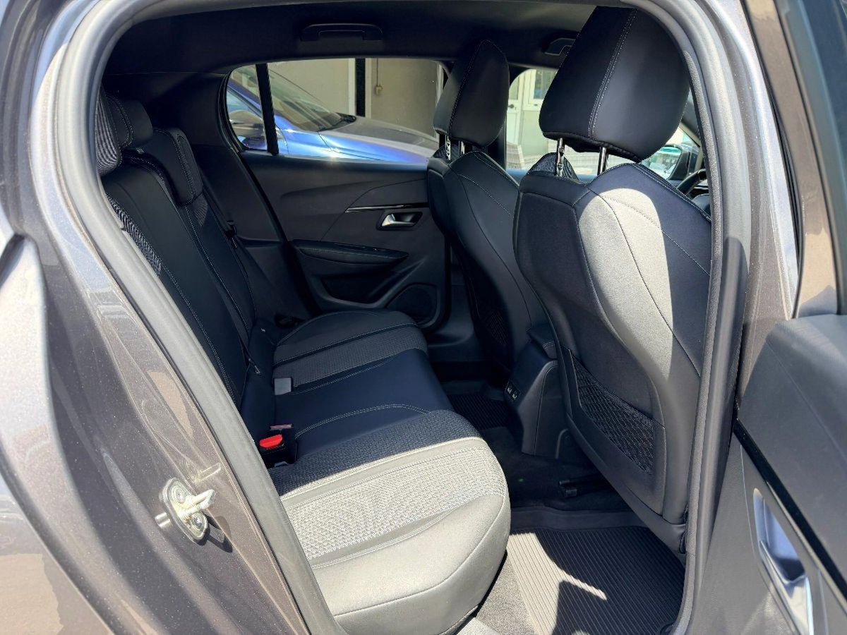 Peugeot 208 100 5 porte GT Line (11)