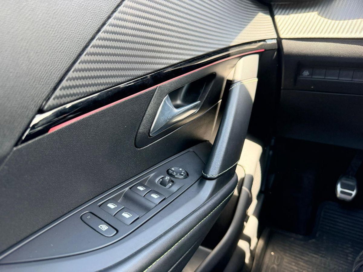 Peugeot 208 100 5 porte GT Line (15)