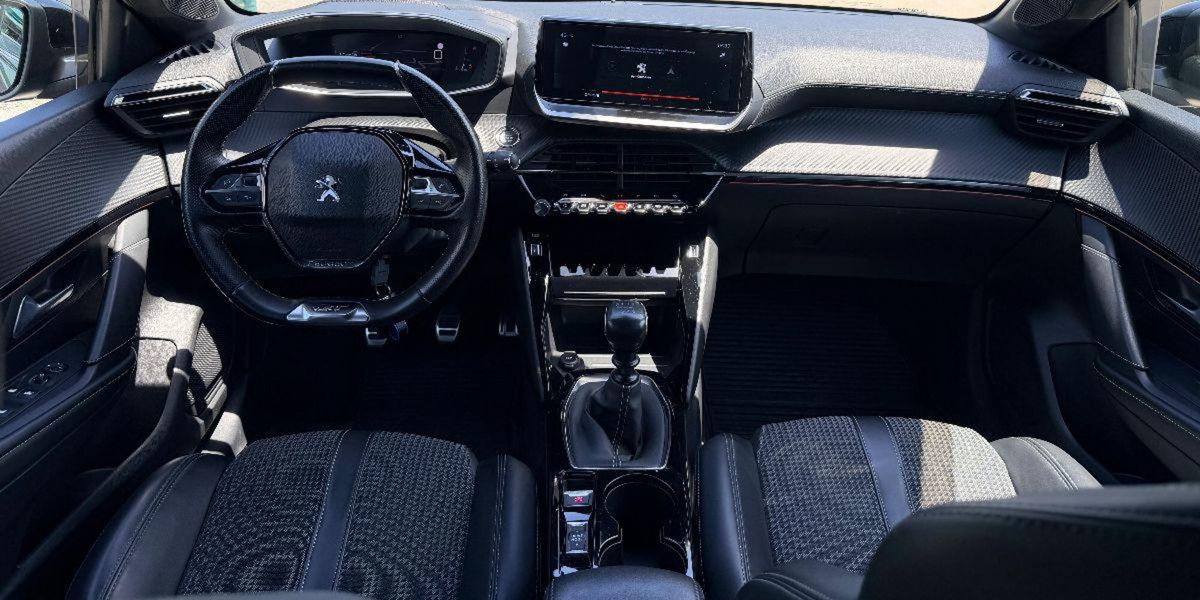 Peugeot 208 100 5 porte GT Line (9)