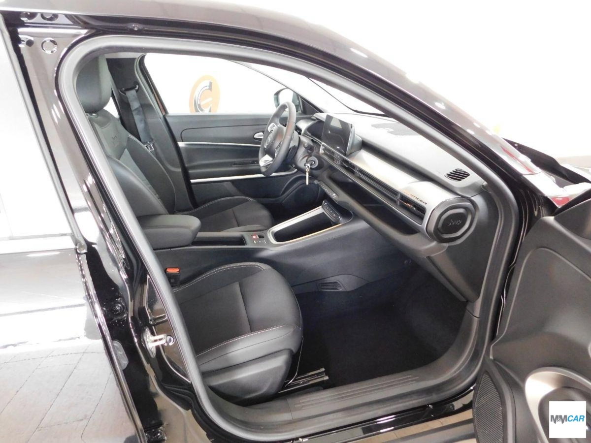 Jeep Avenger 1.2 turbo e-hybrid mhev Altitude fwd 110cv edct6 (5)
