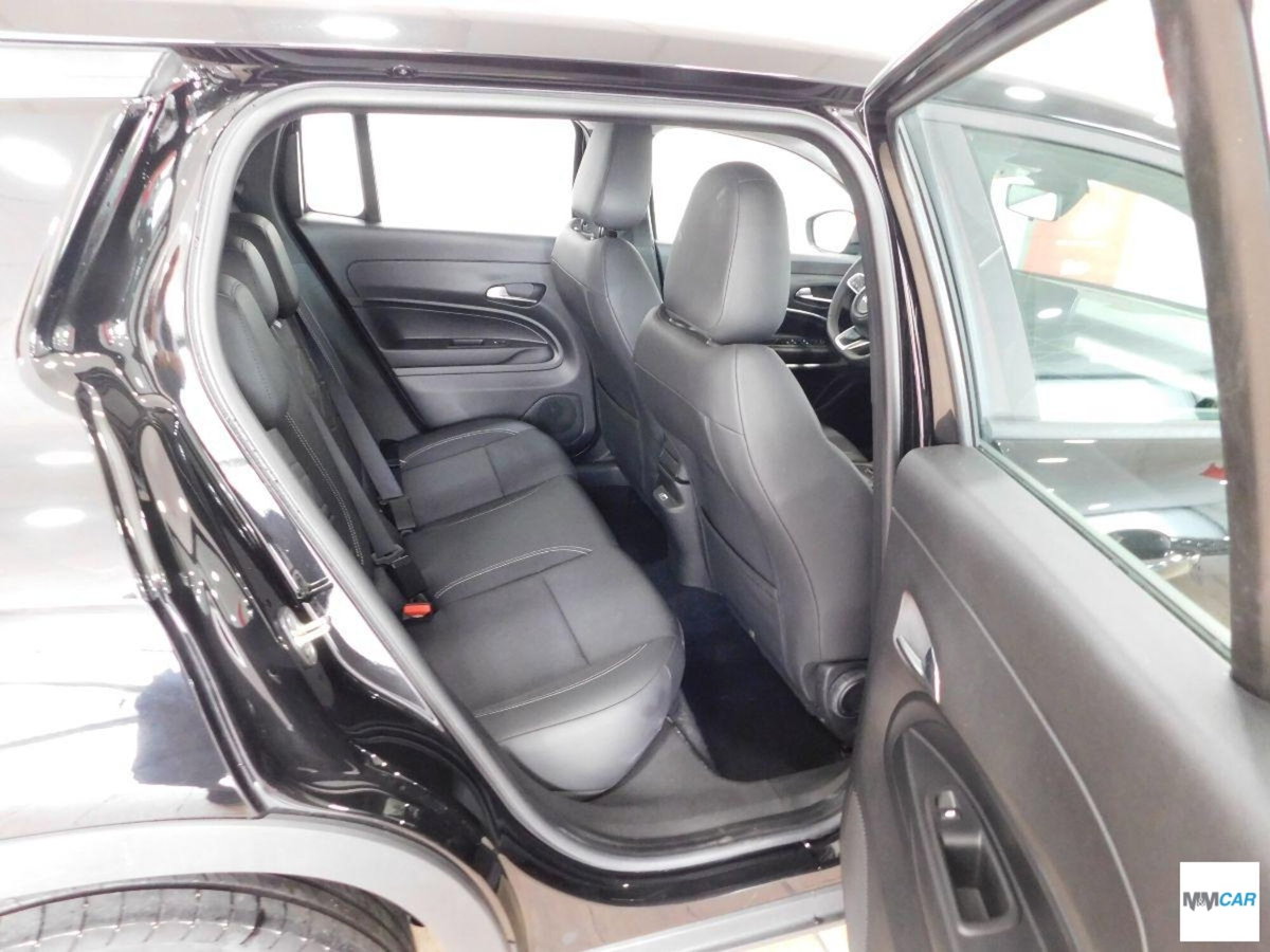 Jeep Avenger 1.2 turbo e-hybrid mhev Altitude fwd 110cv edct6 (6)