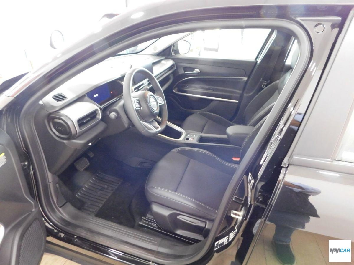 Jeep Avenger 1.2 turbo e-hybrid mhev Altitude fwd 110cv edct6 (8)