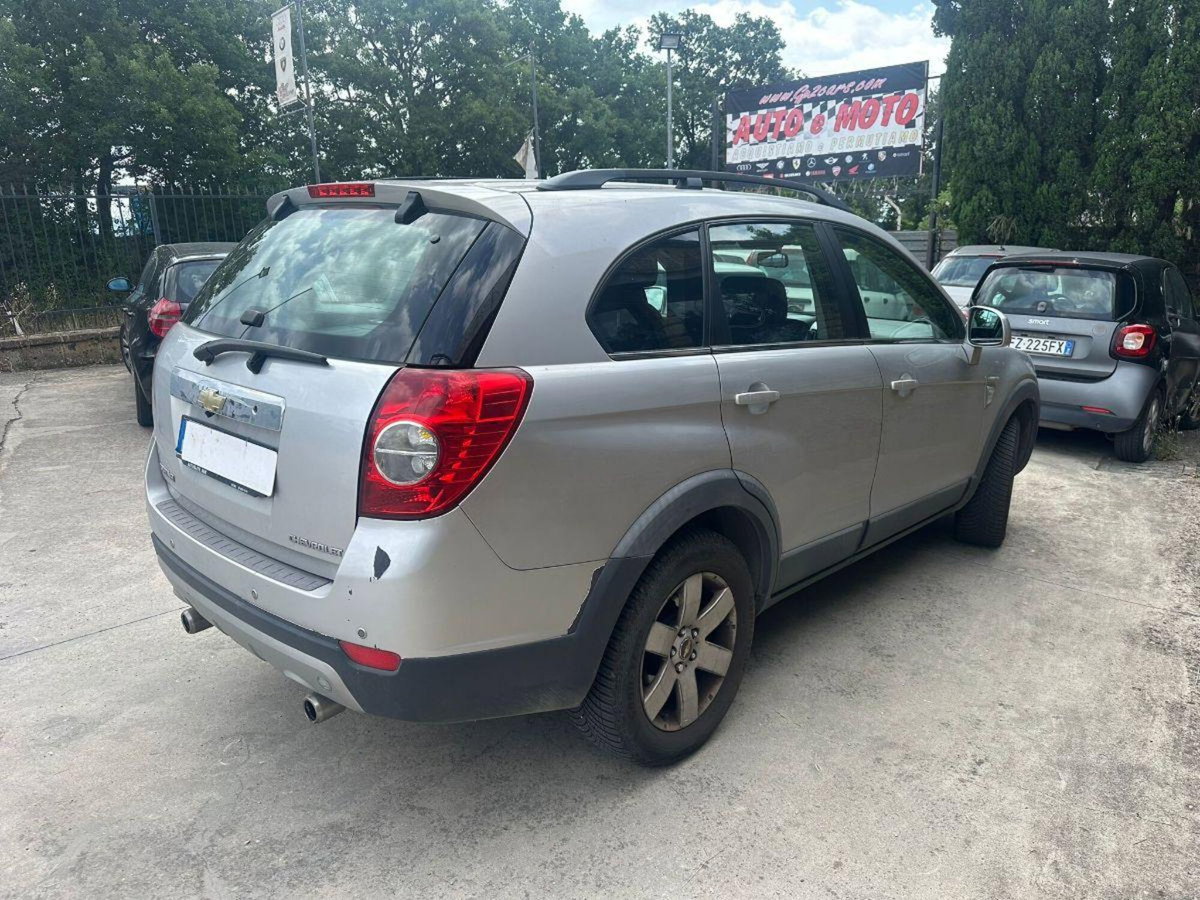 Chevrolet Captiva 2.0 VCDi LTX (2)