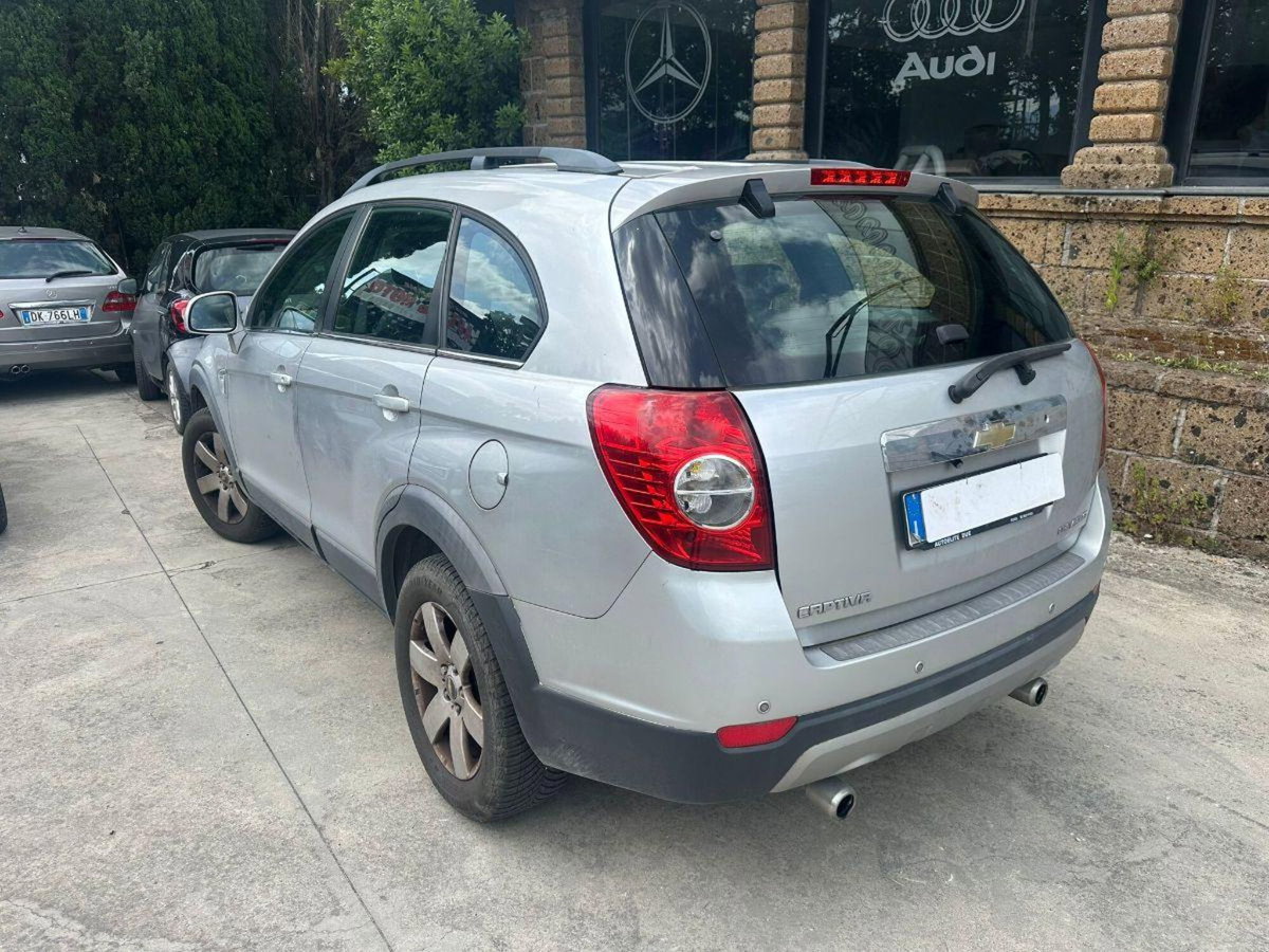 Chevrolet Captiva 2.0 VCDi LTX (4)