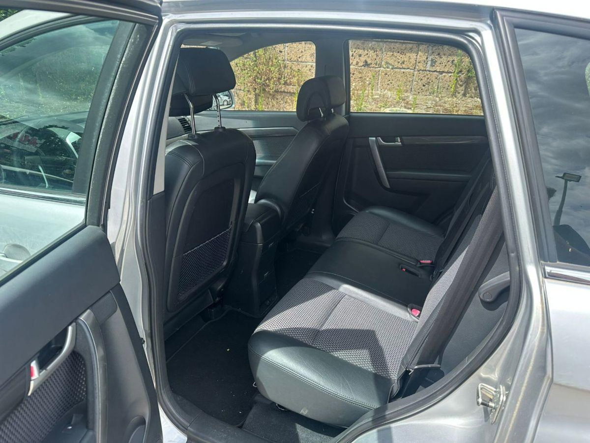 Chevrolet Captiva 2.0 VCDi LTX (8)