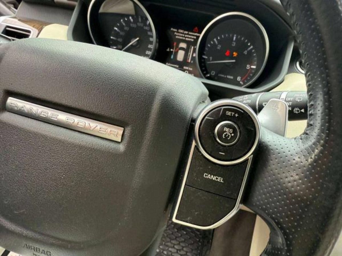 Land Rover Range Rover Sport 3.0 TDV6 HSE (10)