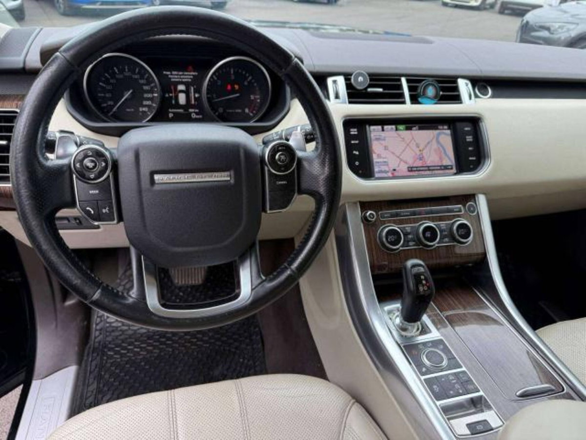 Land Rover Range Rover Sport 3.0 TDV6 HSE (7)