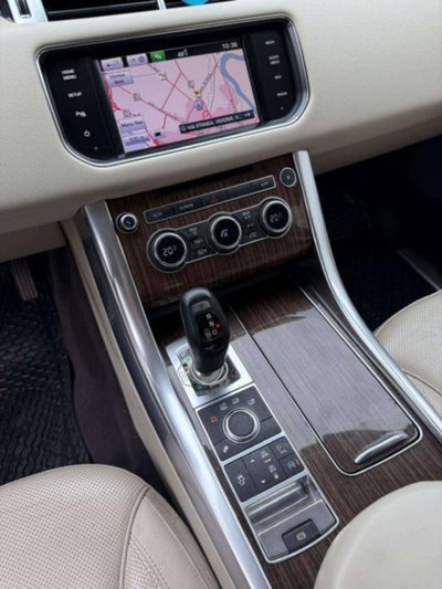 Land Rover Range Rover Sport 3.0 TDV6 HSE (9)