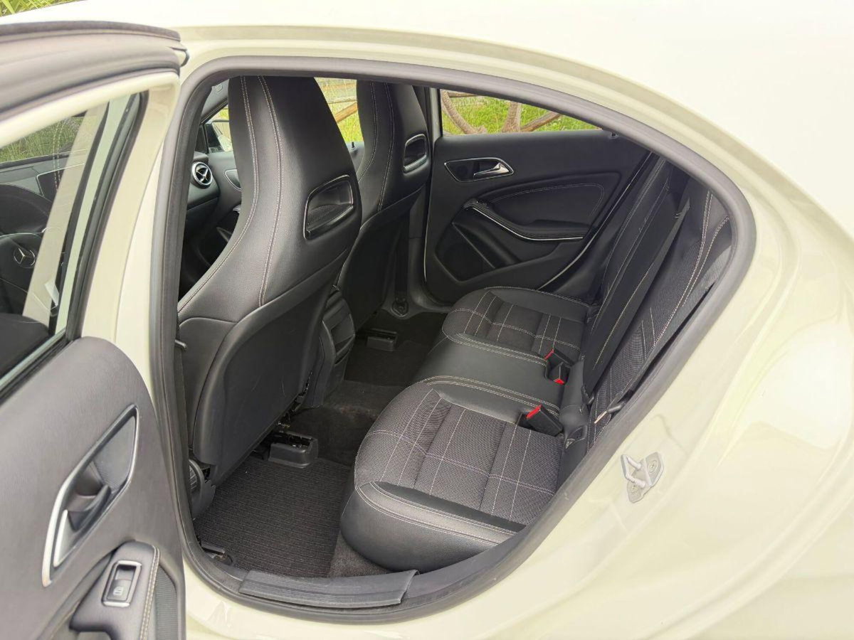 Mercedes-Benz Classe A 180 CDI Premium (9)
