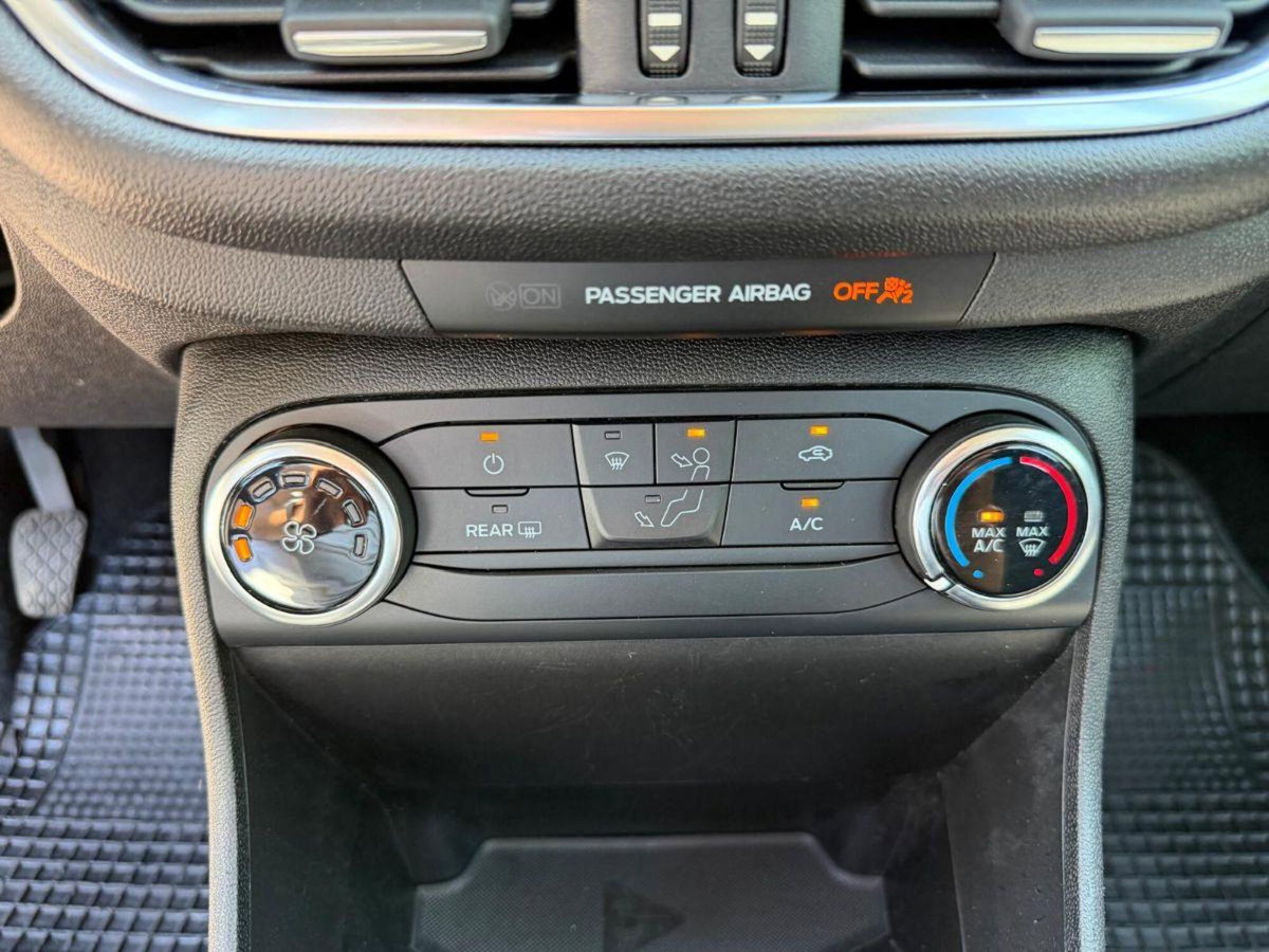 Ford Fiesta 1.1 85 CV 5 porte Titanium (16)