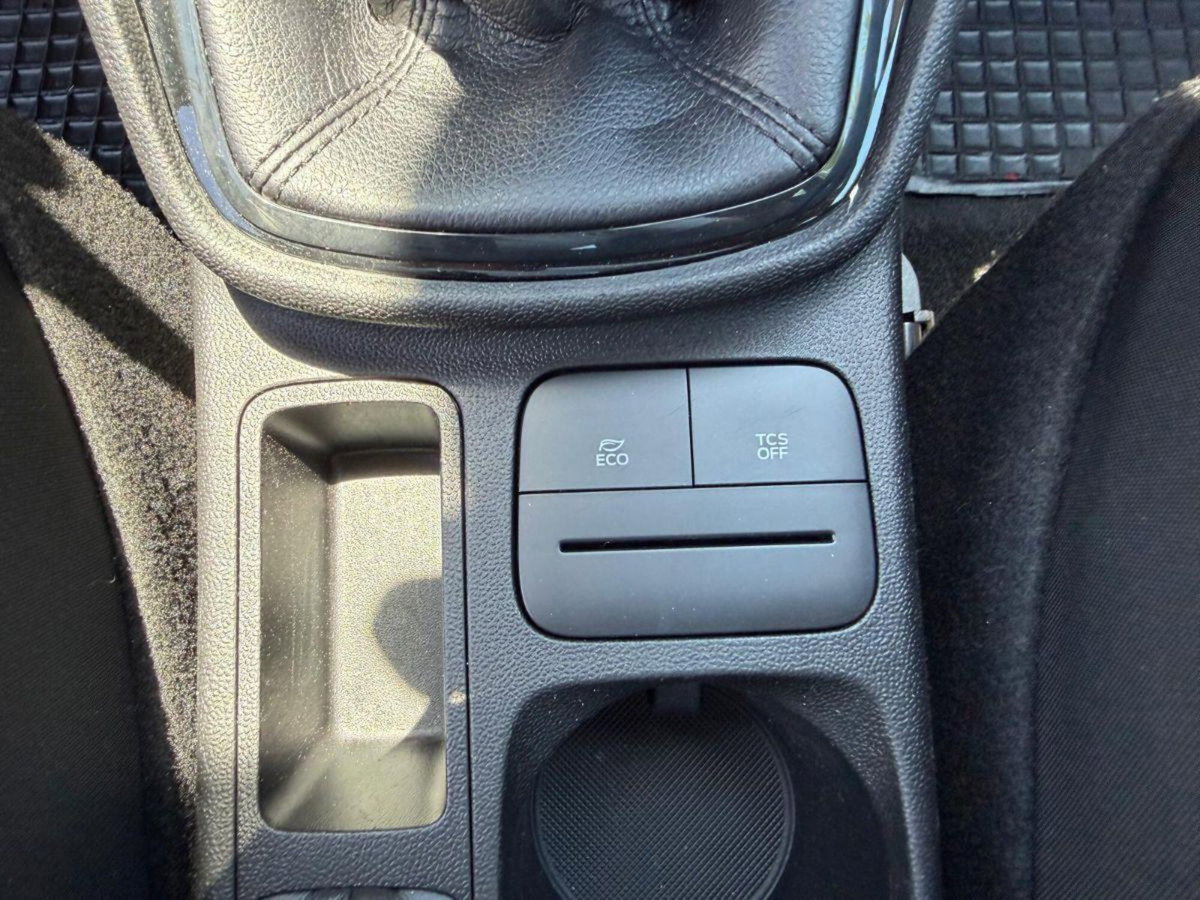 Ford Fiesta 1.1 85 CV 5 porte Titanium (17)