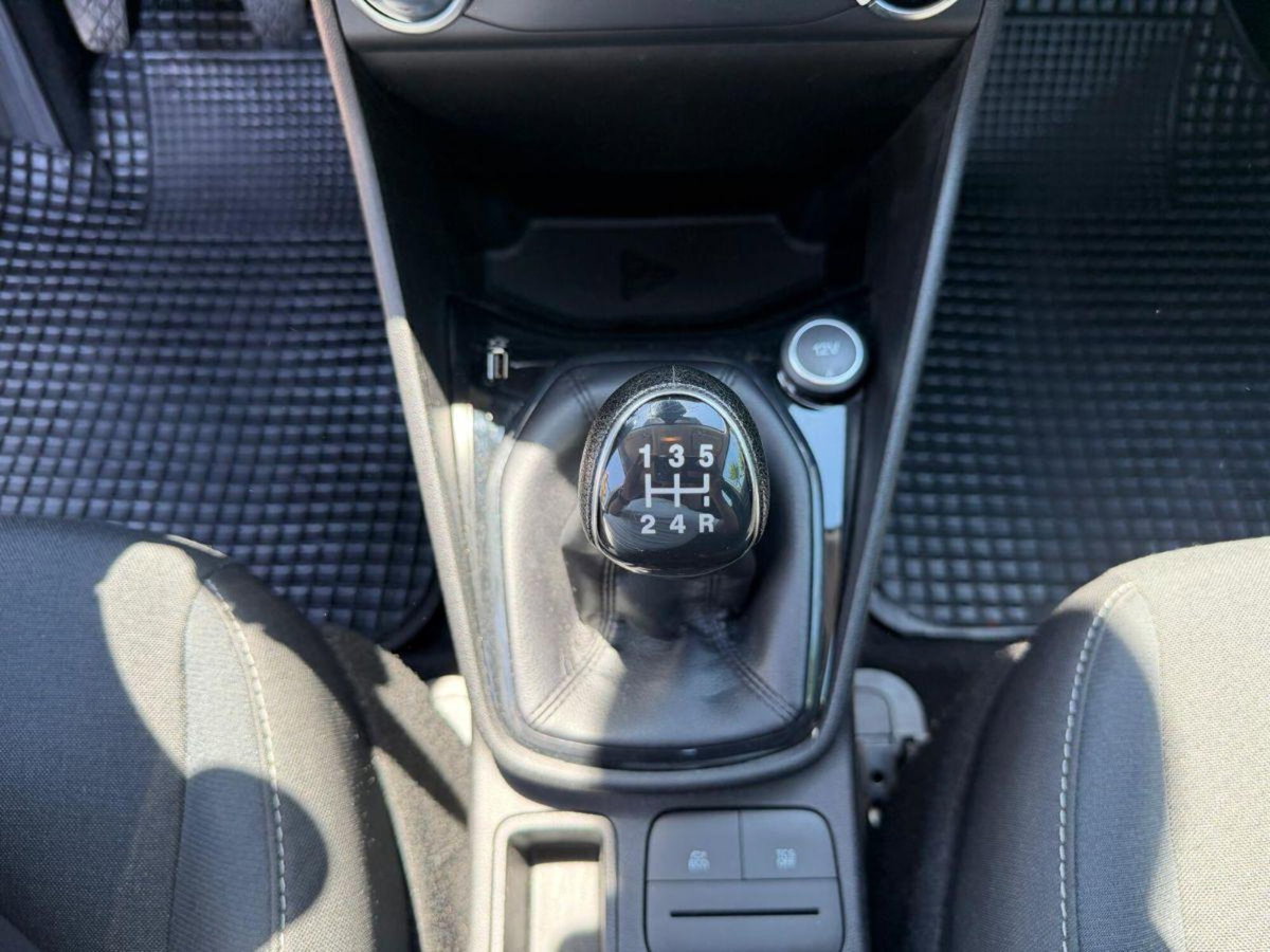 Ford Fiesta 1.1 85 CV 5 porte Titanium (18)